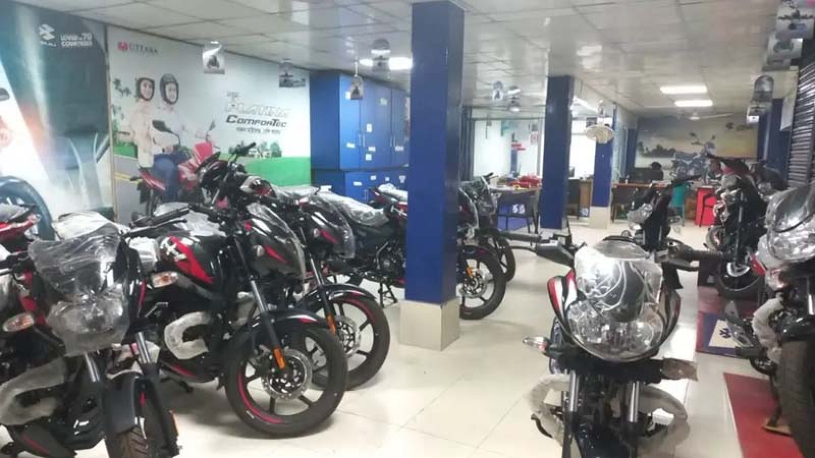 জয়পুরহাটে মোটরসাইকেল ব্যবসায় স্থবিরতা, অফারেও নেই ক্রেতা