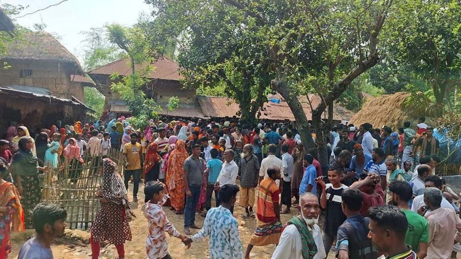 কারা হত্যা করল পরিবারটিকে? প্রাথমিক ধারণা, জমিজমার বিরোধ হতে পারে কারণ