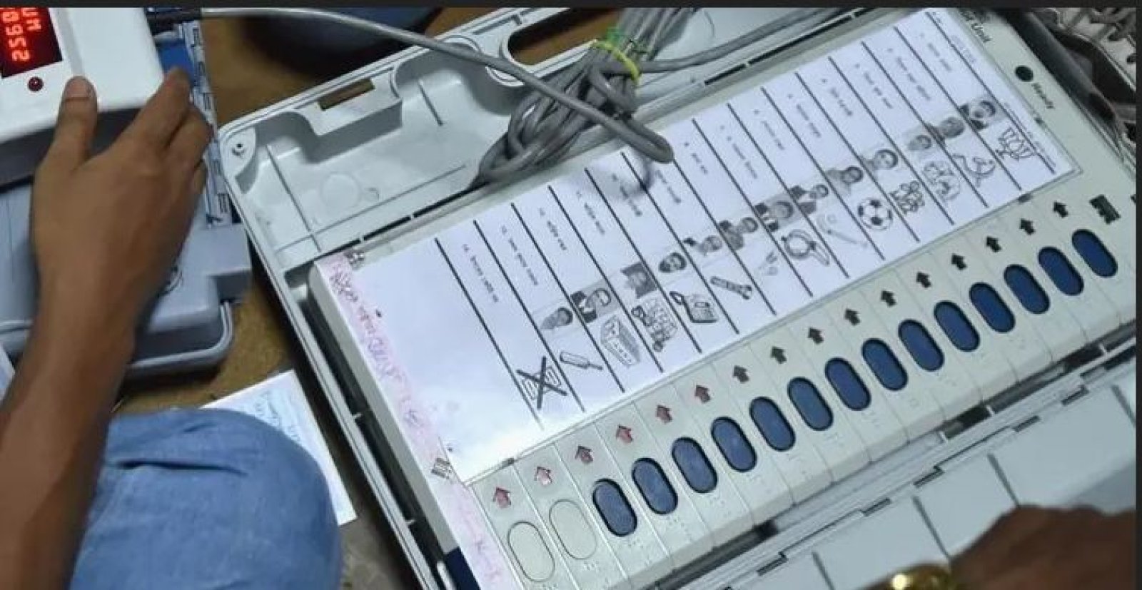 পশ্চিমবঙ্গে নির্বাচন : ‘তৃণমূলে ভোট দিলে পড়ছে বিজেপিতে’