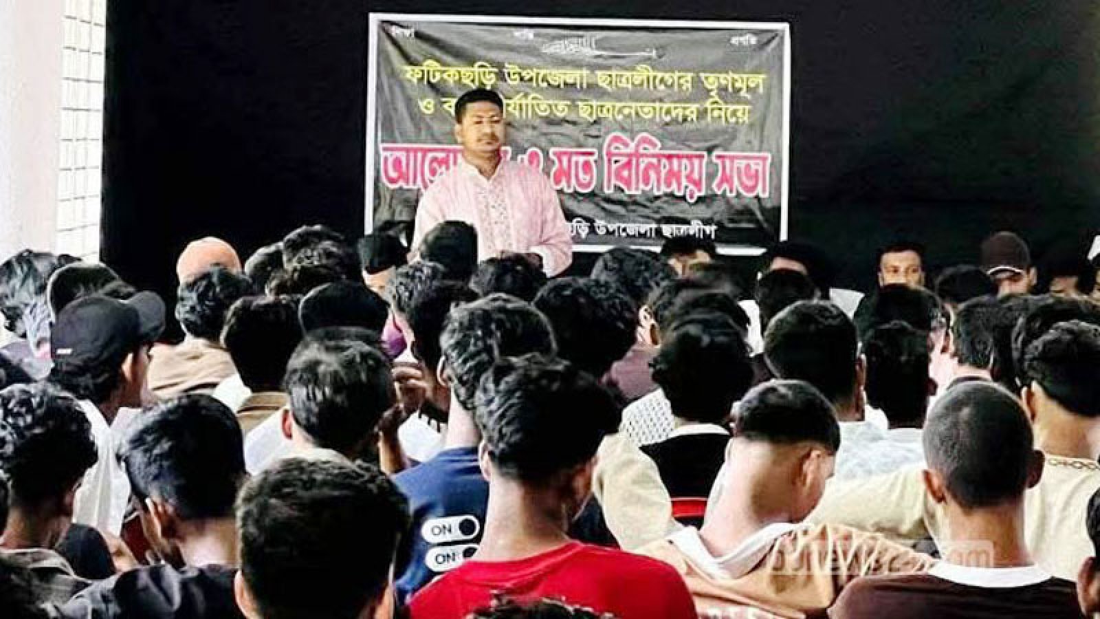 ফটিকছড়িতে ছাত্রলীগের সভা: সাবেক মেয়র মনজুরসহ শতাধিক আসামি, গ্রেপ্তার ৩