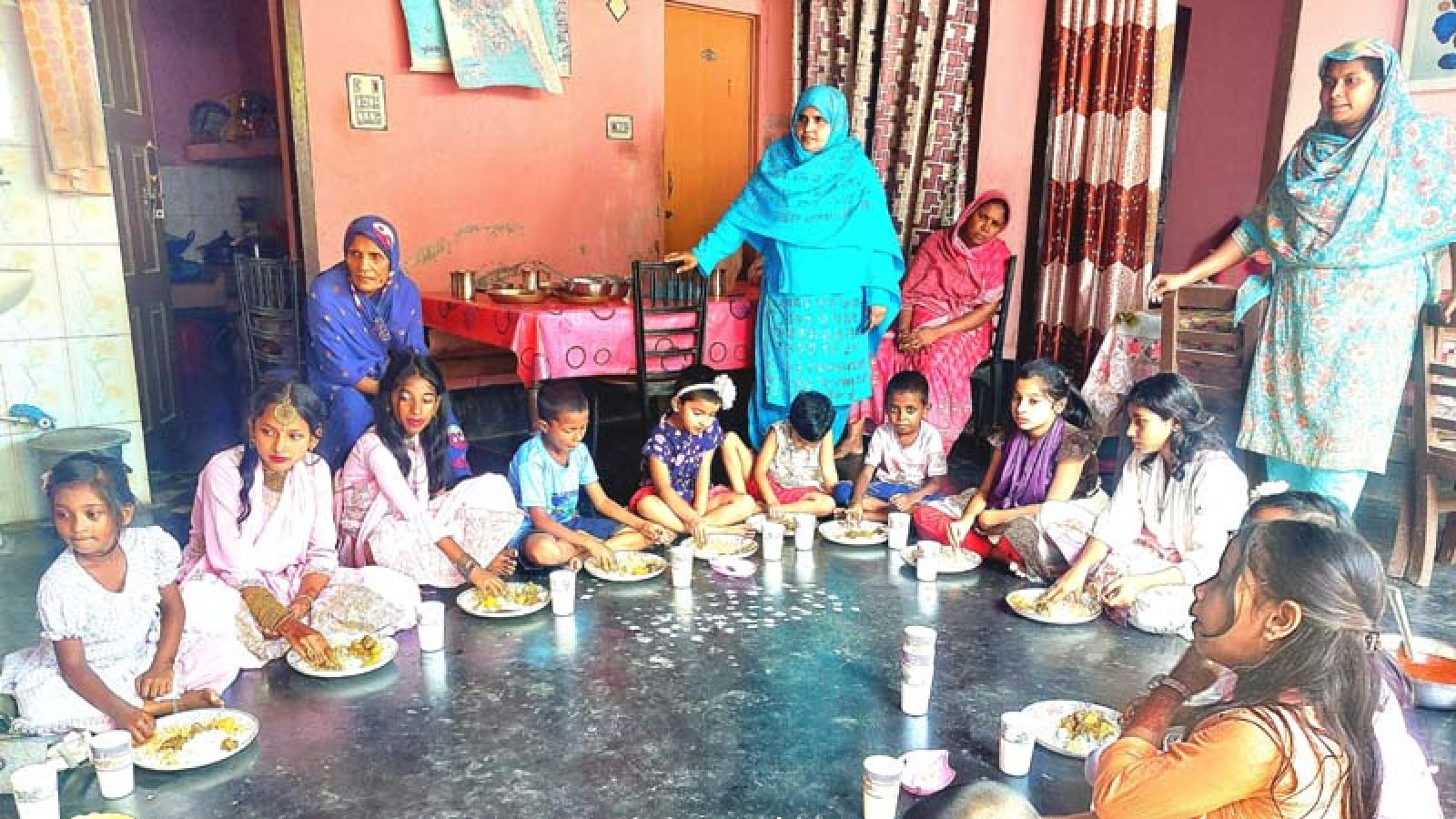 শিশু শিক্ষার্থীদের মনোবিকাশ ও ভ্রাতৃত্ববোধ স্থাপনে কোরবানির মাংস দিয়ে শিক্ষিকা মমতাজ বেগমের বনভোজন