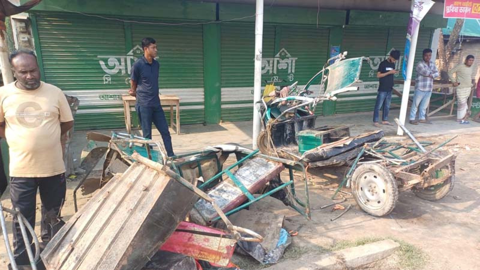লালপুরে ট্রাক-ইজিবাইক সংঘর্ষে নিহত ৩, আহত ৪