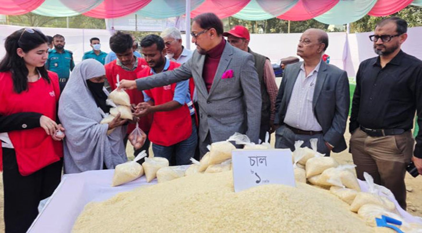 এক টাকায় এক কেজি চাল