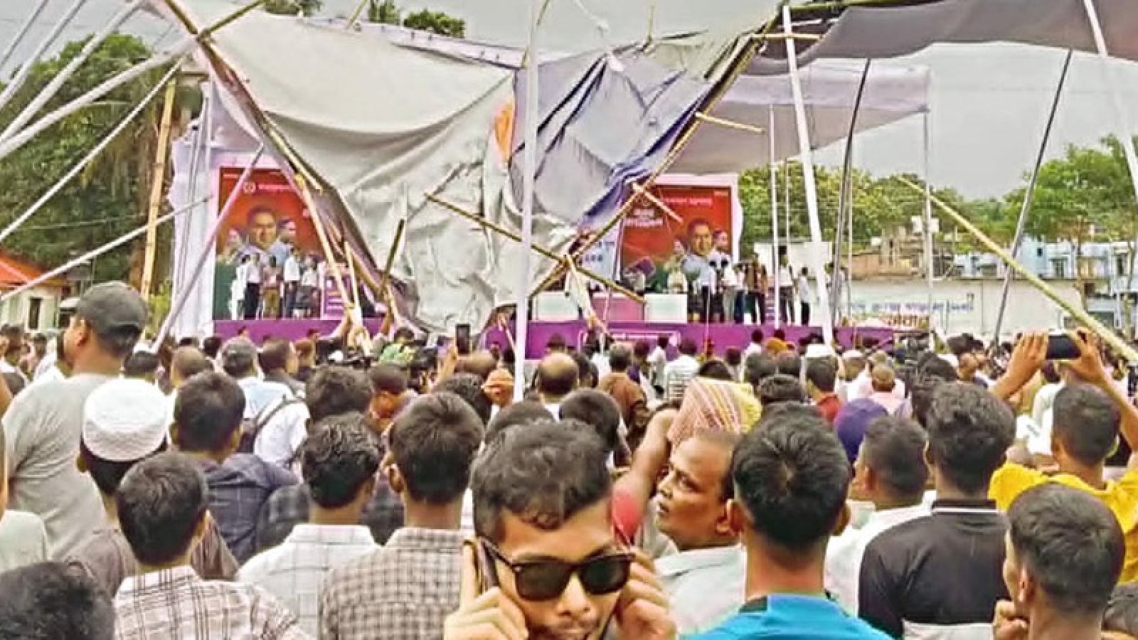 প্রধানমন্ত্রী পৌঁছানোর আগেই ভেঙে পড়লো সভামঞ্চের প্যান্ডেল