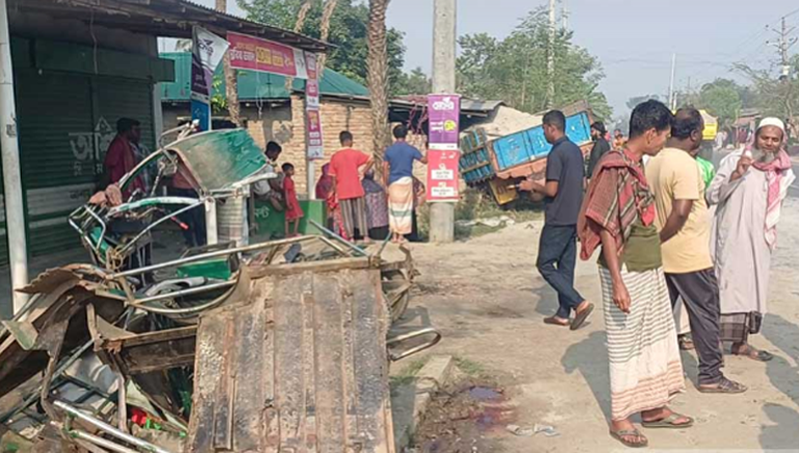 নাটোরে ট্রাক-ইজিবাইক সংঘর্ষে নিহত ৩