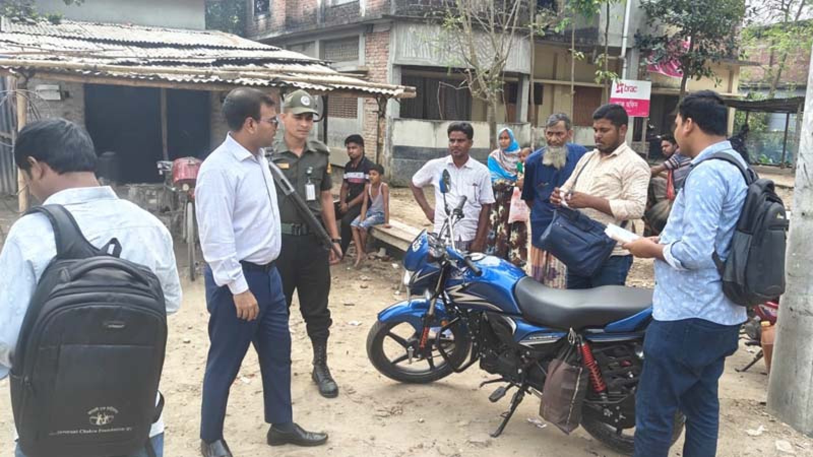 গোমস্তাপুরে ১১টি মোটরসাইকেলের চালককে জরিমানা