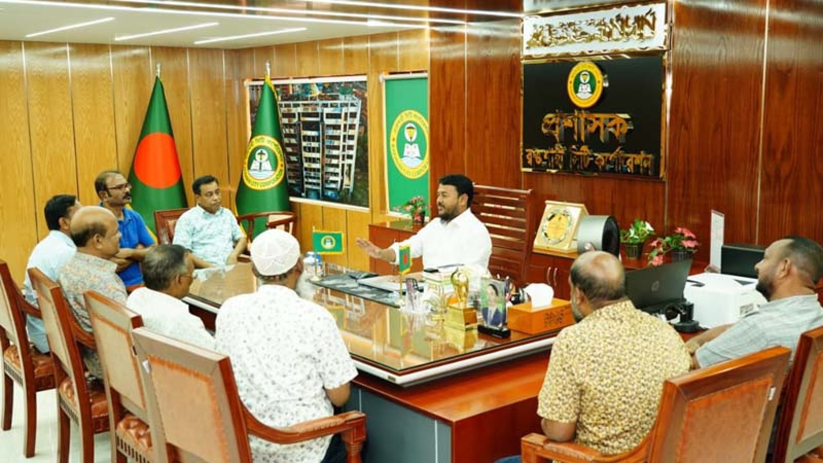 রাসিক প্রশাসকের সাথে কর্মচারী ইউনিয়ন নেতৃবৃন্দের সৌজন্য সাক্ষাৎ