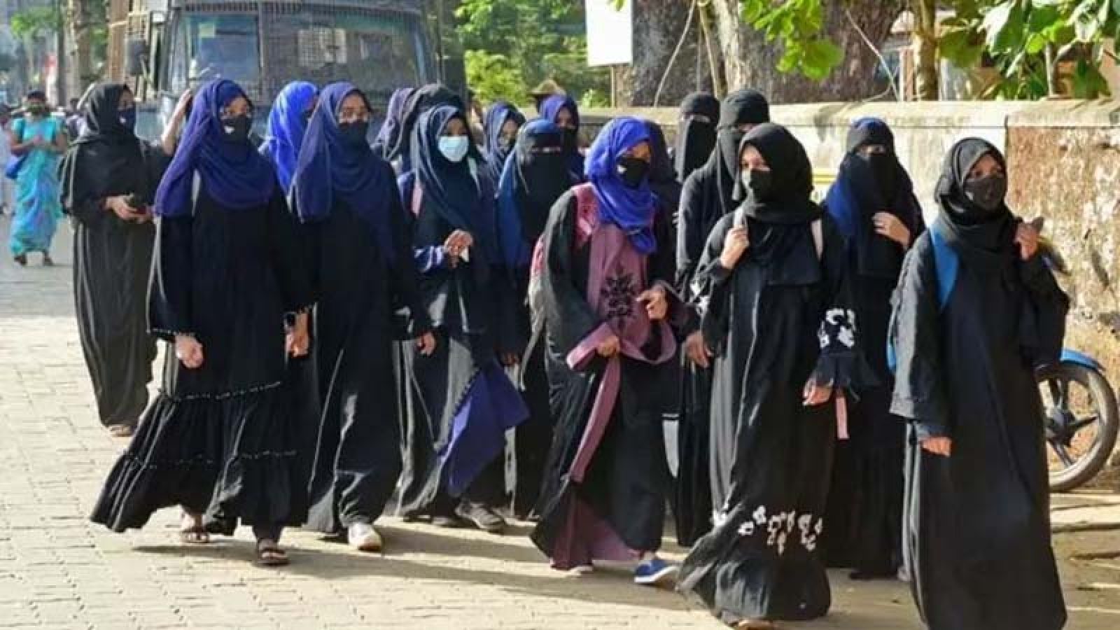 ‘ইসলামে হিজাব অপরিহার্য নয়’-এলাহাবাদ হাইকোর্ট