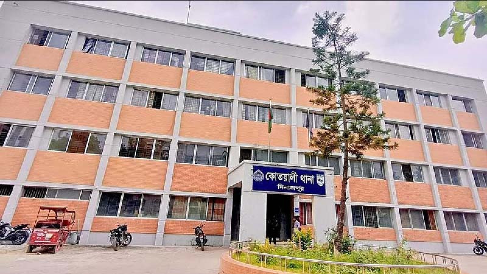 ‘মুক্তিপণ’ নিতে এসে ধরা এনসিপির দুই নেতা, তাদের ছাড়াতে গিয়ে গ্রেপ্তার আরও ৩