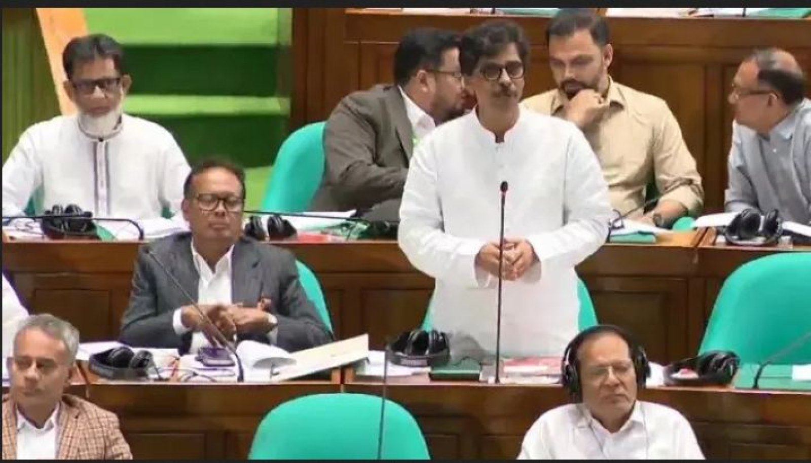 অনিয়ম করলে ডিলারশিপ বাতিল, দলীয় পরিচয়ে ছাড় নয়: কৃষিমন্ত্রী