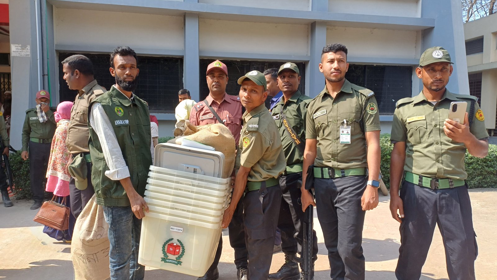 রাজশাহী-৬ আসনে নির্বাচনে সিসি ক্যামেরা বসানো হয়েছে ১১৮টি কেন্দ্রে