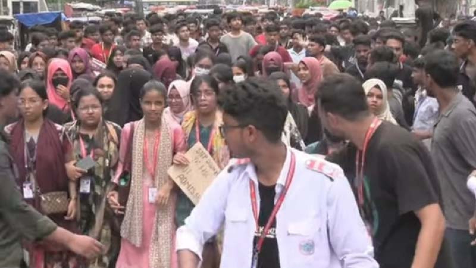 বগুড়ায় শিক্ষামন্ত্রীর পদত্যাগের দাবিতে বিক্ষোভ মিছিল