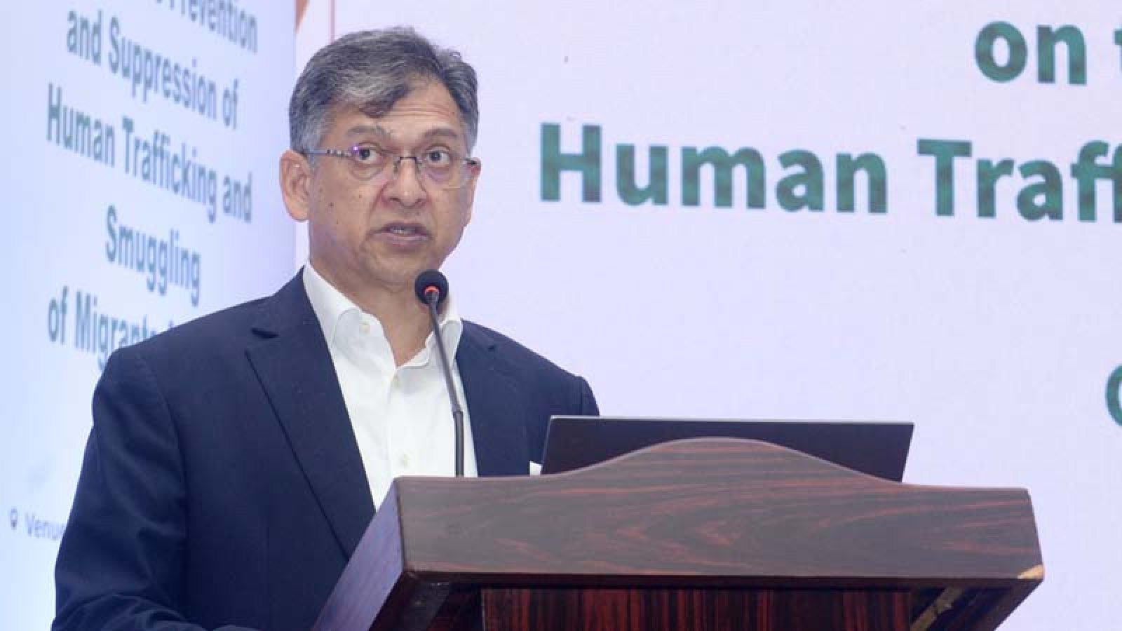 মানবপাচার ও অভিবাসী চোরাচালান দমনে নতুন আইন কার্যকর ভূমিকা রাখবে: স্বরাষ্ট্রমন্ত্রী