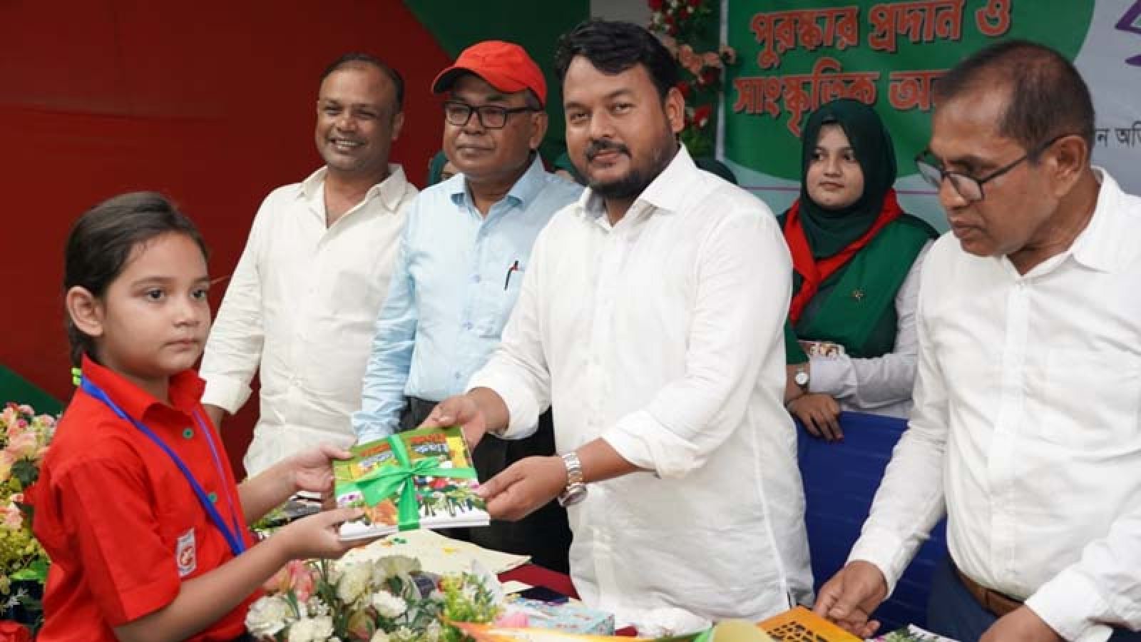 রাজশাহী শিশু একাডেমিতে পুরস্কার বিতরণ