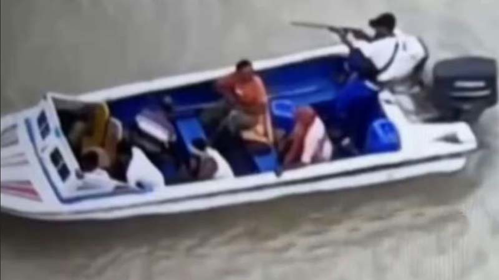 পদ্মা নদীর চর দখল নিয়ে দুই বাহিনীর গোলাগুলি, আতঙ্ক