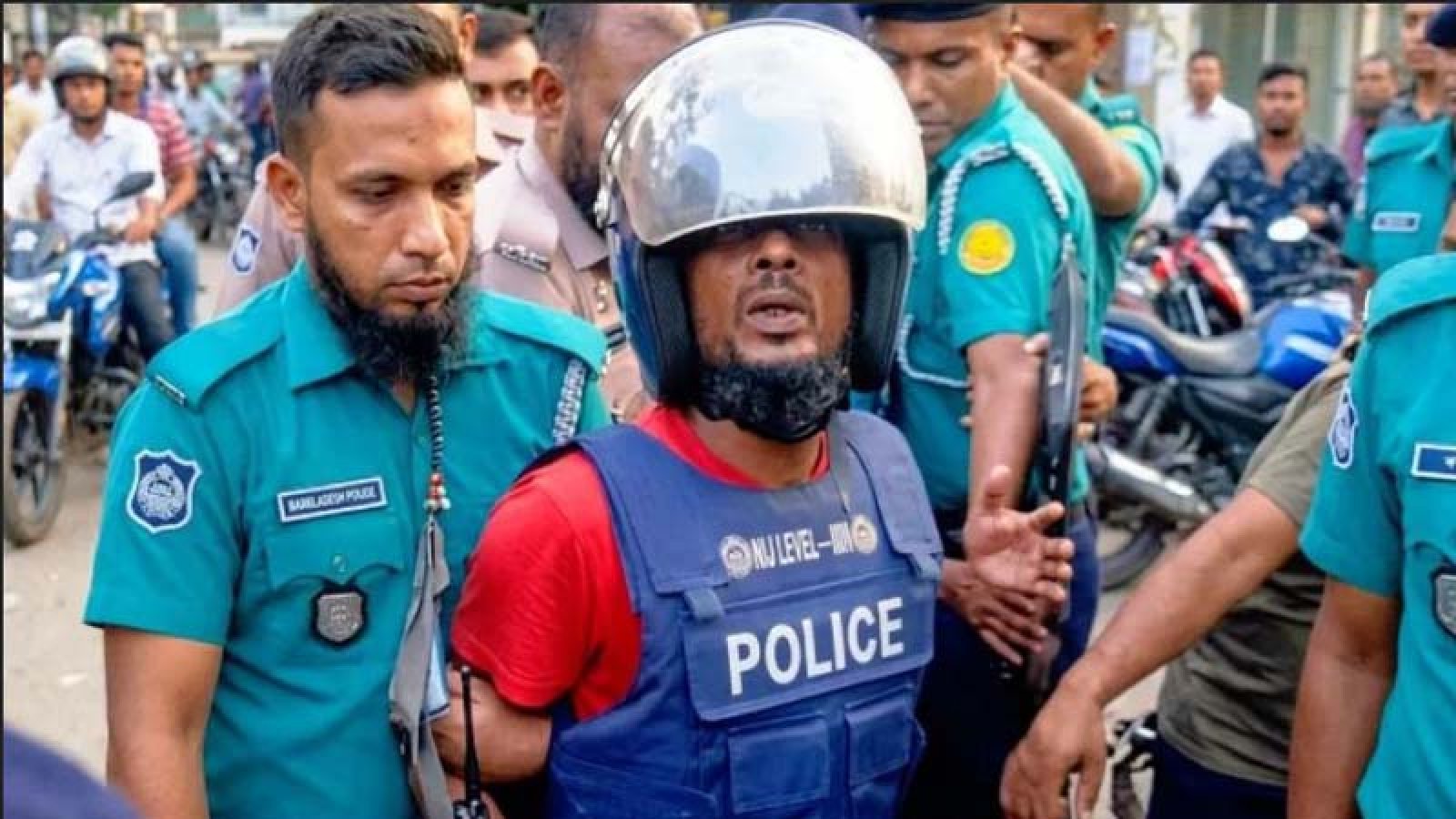 ৩ জনকে একাই হত্যা, বাসার সিসি ক্যামেরায় ‘খুনিকে’ যা করতে দেখা গেলো