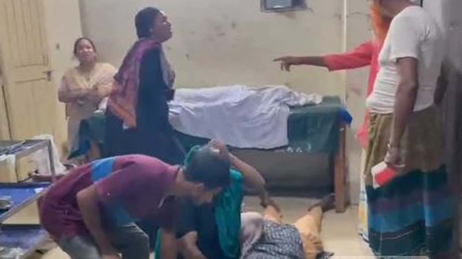 সরাইলে ‘মাদক কেনাবেচায় বাধা’ দেওয়া নিয়ে সংঘর্ষ, প্রাণ গেল কিশোরের