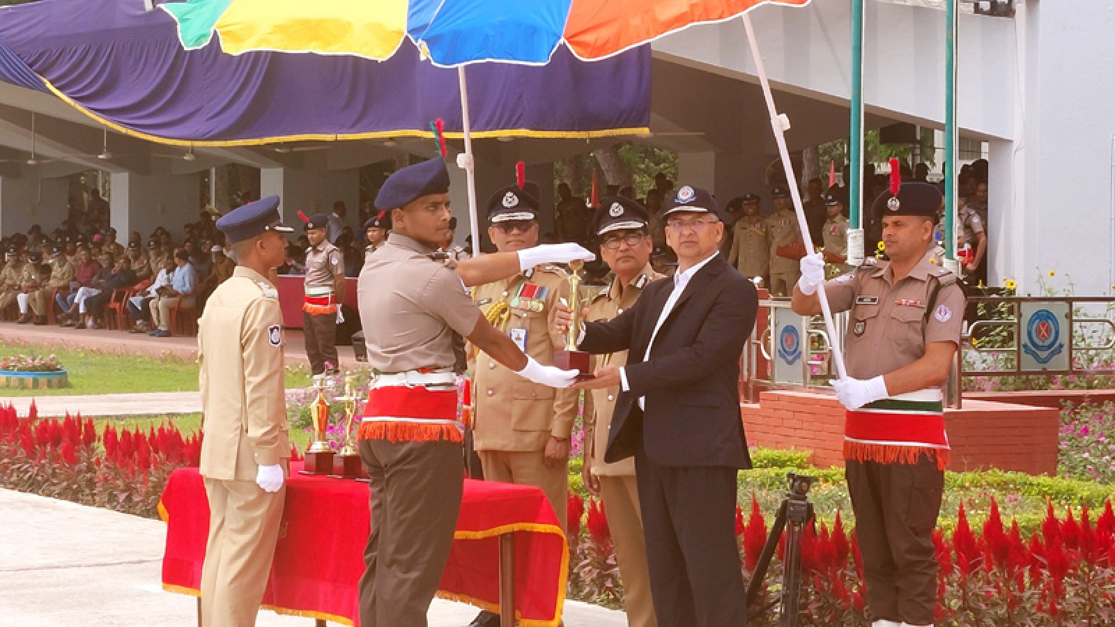 জননিরাপত্তায় স্বাধীন ও শক্তিশালী পুলিশ বাহিনী গঠনে কাজ করছে সরকার : স্বরাষ্ট্রমন্ত্রী