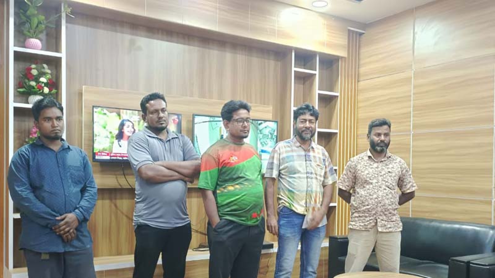 মাদক কারবারিকে ছাড়াতে গিয়ে বিপাকে বিএনপি-জামায়াত নেতারা, সারারাত থানায় আটকে রাখলেন ওসি