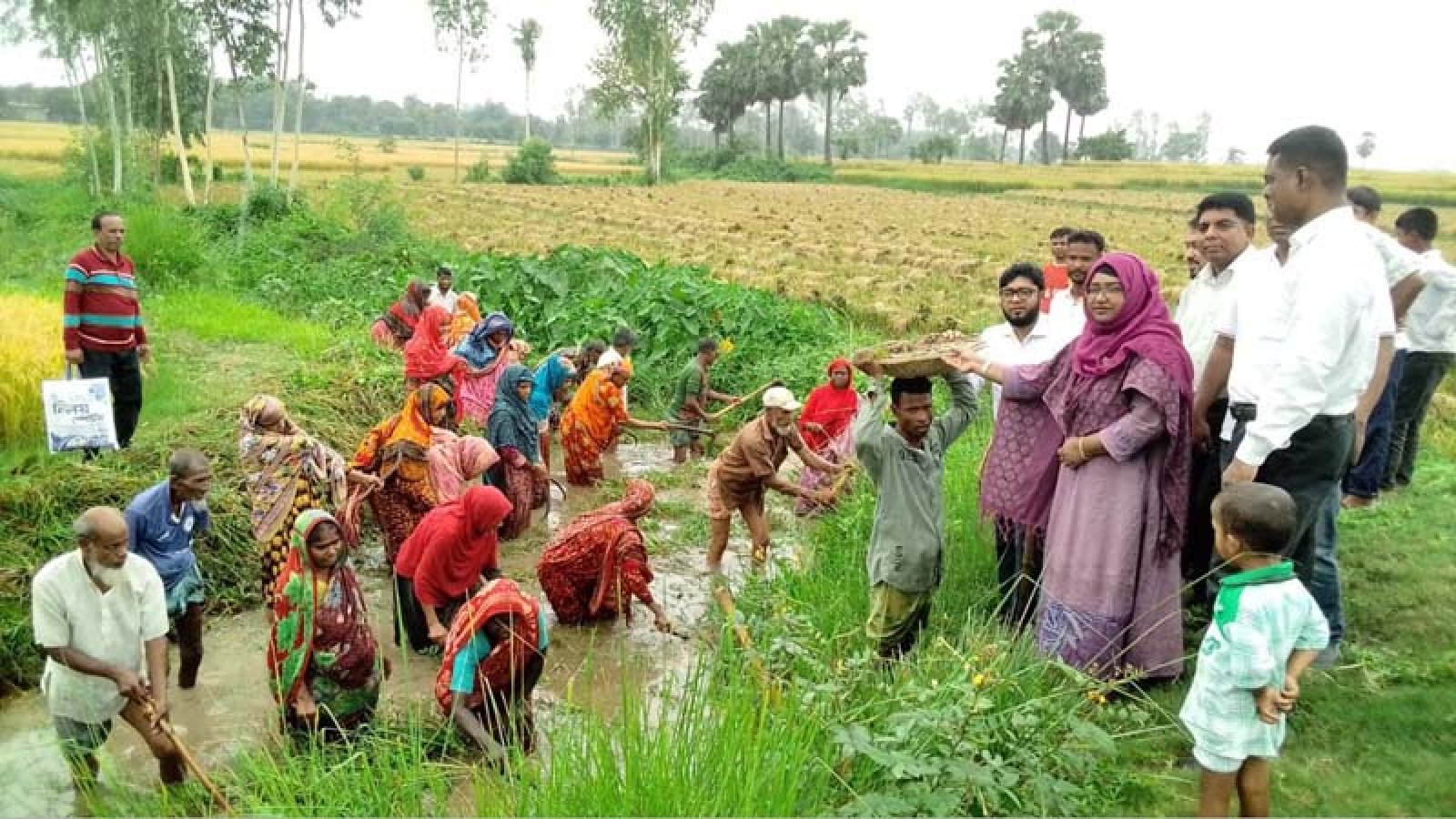 পত্নীতলায় খাল খনন কর্মসূচির উদ্বোধন