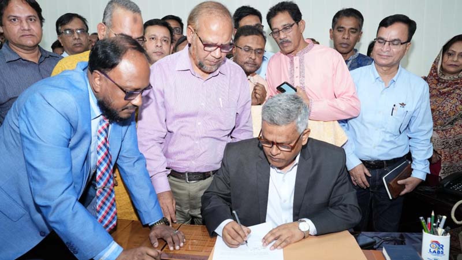 রাবির নবনিযুক্ত উপাচার্যের দায়িত্ব গ্রহণ