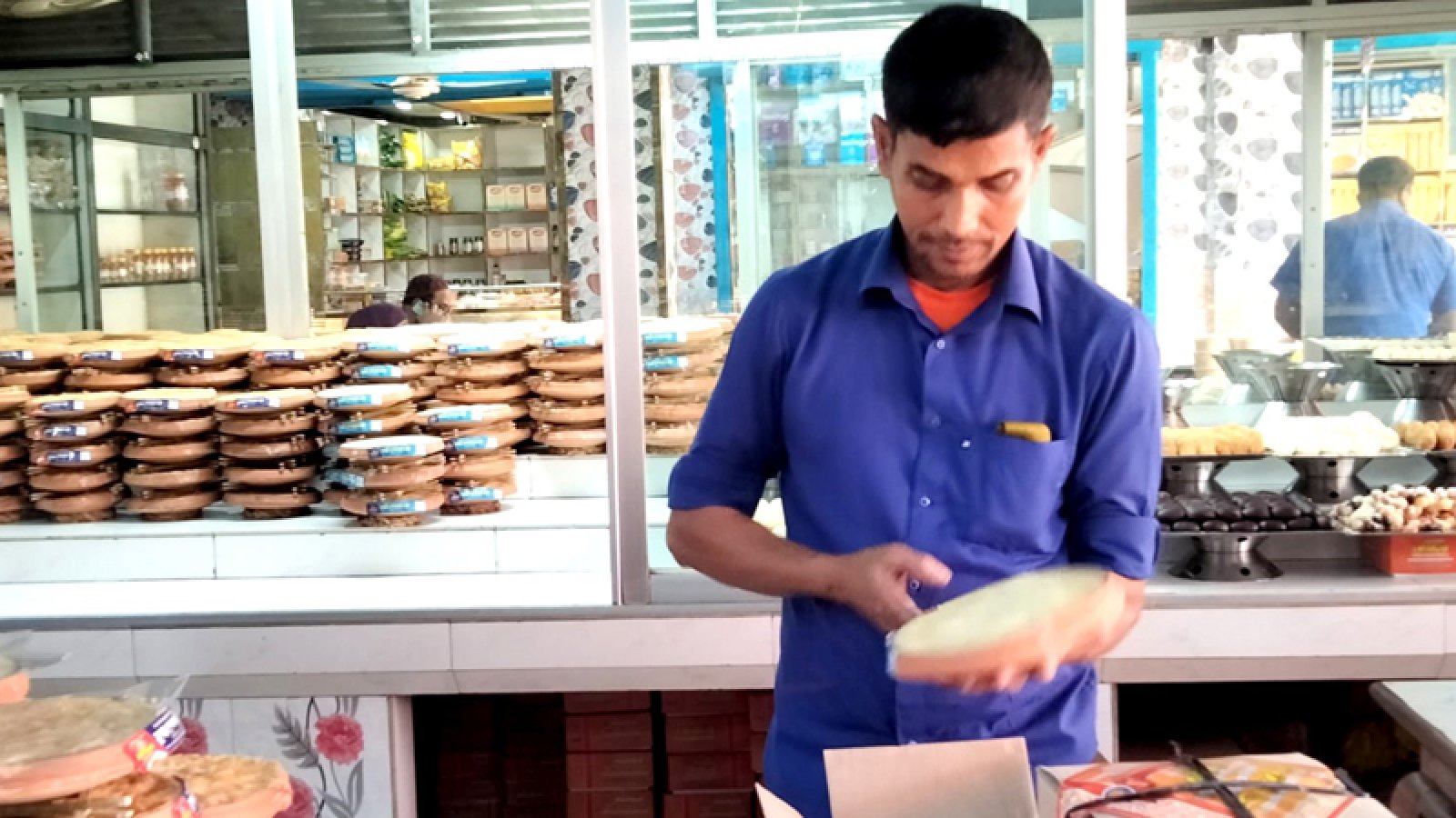 রমজানে চাহিদা বেড়েছে বগুড়ার টক দইয়ের