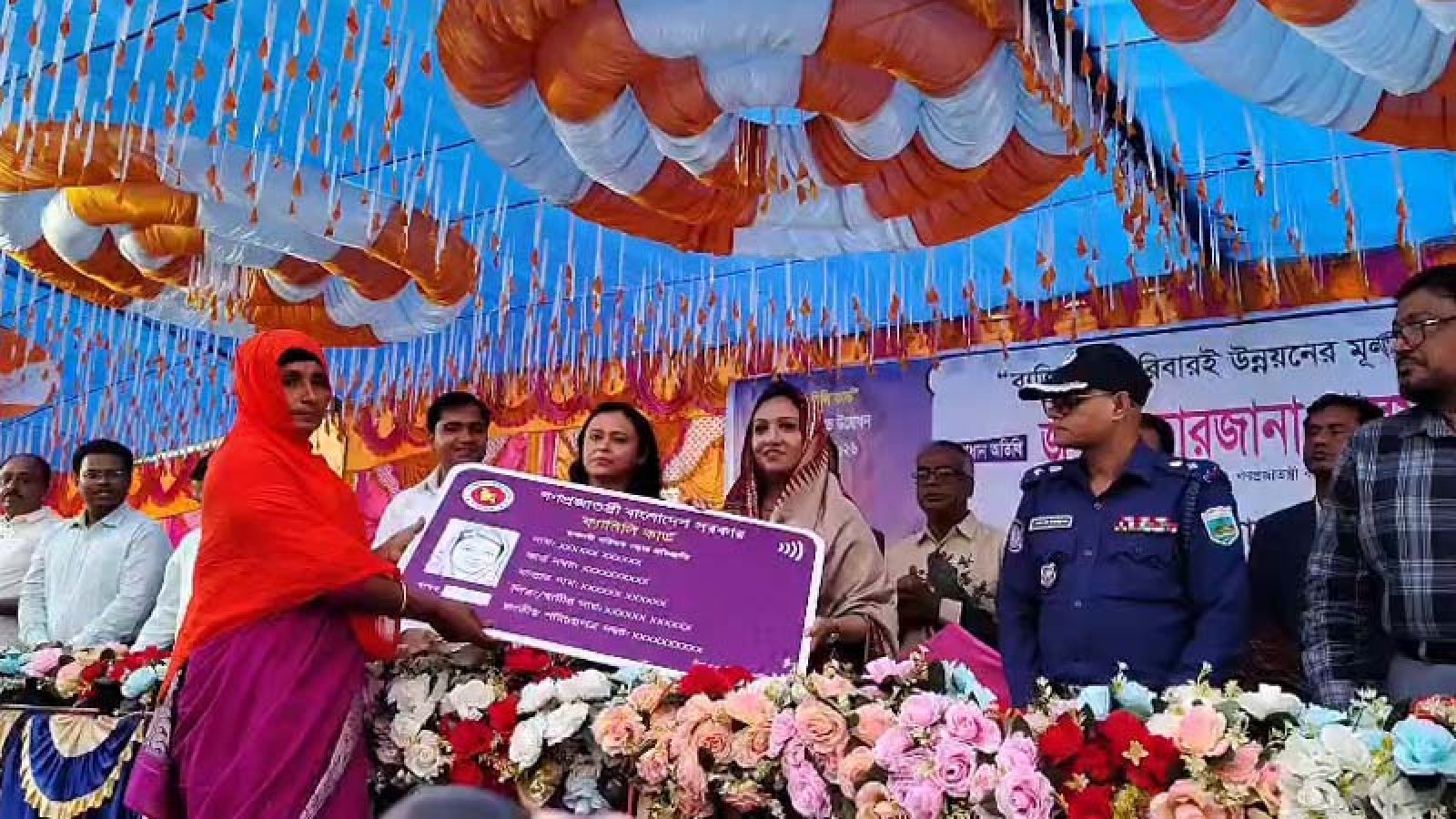 লালপুরে ৩৭৮ পরিবার পেল ‘ফ্যামিলি কার্ড’