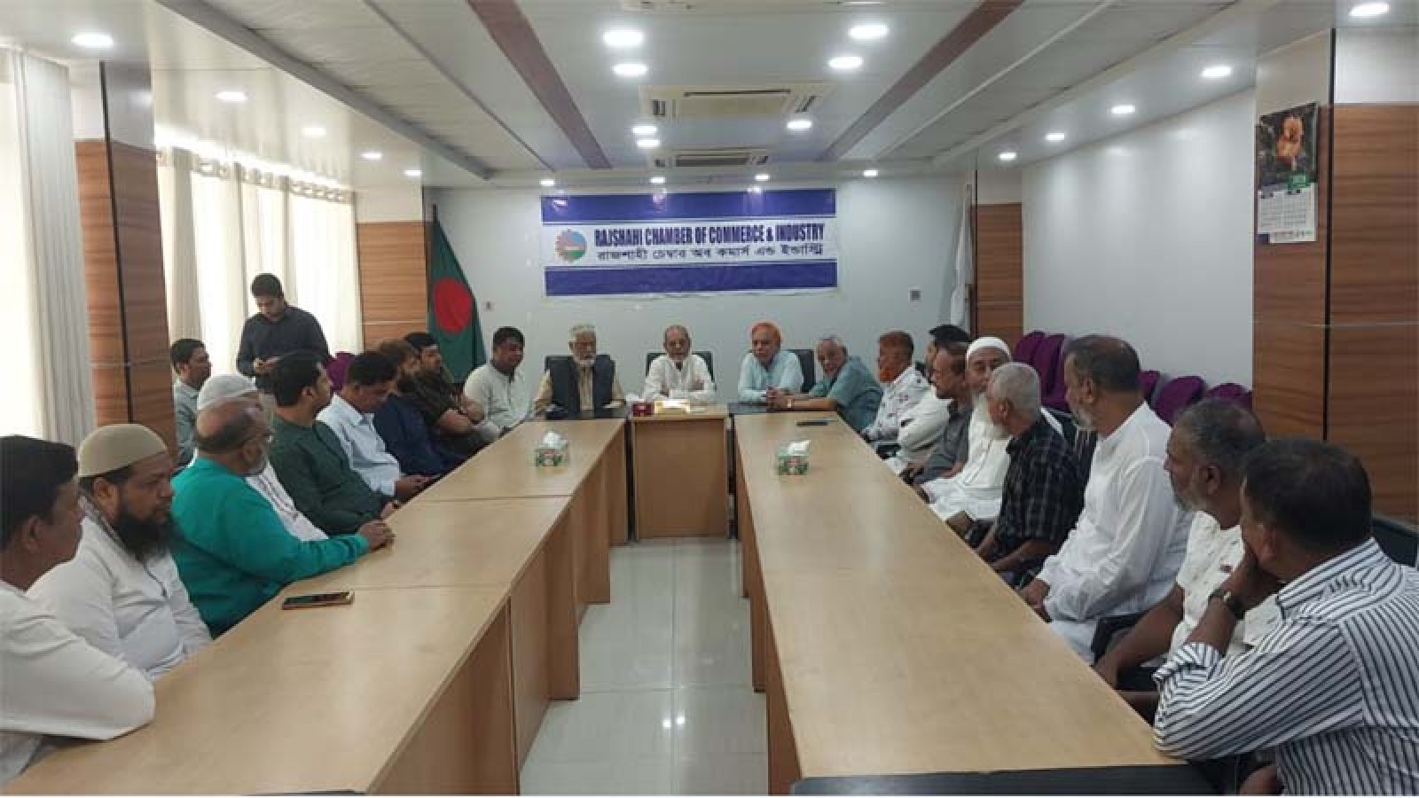 রাজশাহী চেম্বারের নব-নির্বাচিত পরিচালনা পর্ষদকে ফুলেল শুভেচ্ছা