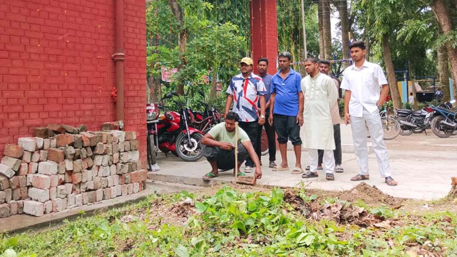 শহীদ জিয়াউর রহমান হল ছাত্র সংসদের উদ্যোগে হলে গ্যারেজ নির্মাণকাজ শুরু