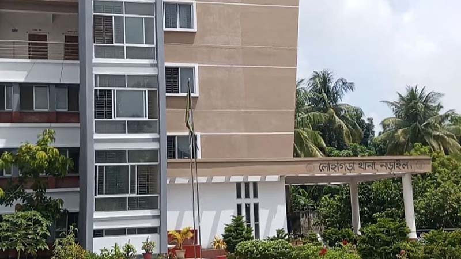 নড়াইলে স্বামীকে বালিশচাপা দিয়ে হত্যার অভিযোগ, স্ত্রীসহ গ্রেপ্তার ২