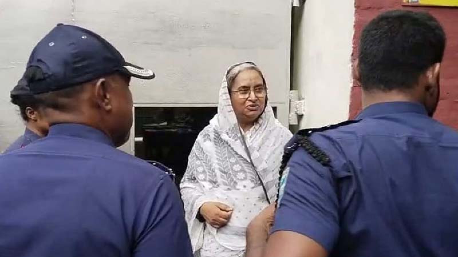 জামিন চাই না, বাসায় যাওয়ার তাড়া নেই: ট্রাইব্যুনালে দীপু মনি