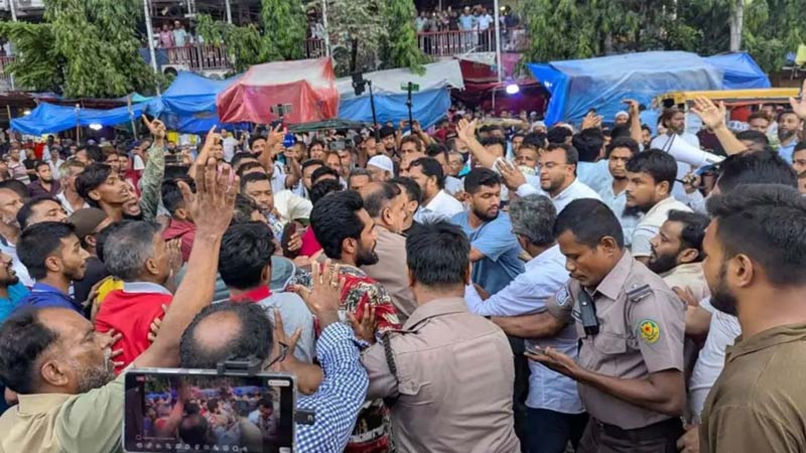 গুলিস্তানে জামায়াতের মিছিলে হামলা, বিএনপির বিরুদ্ধে বিক্ষোভ
