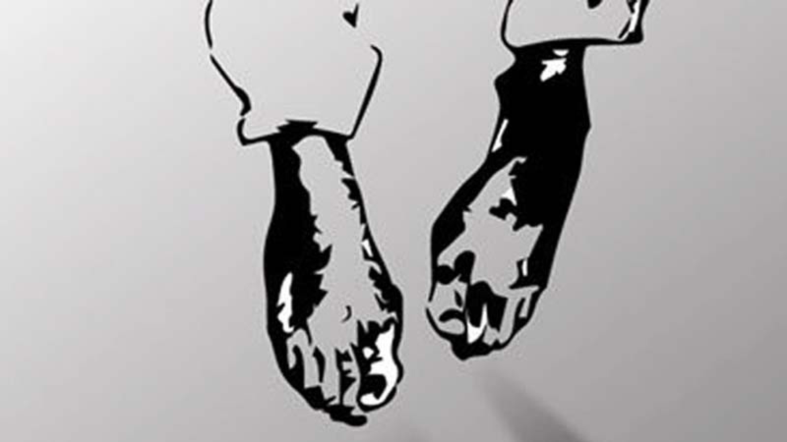 গোমস্তাপুরে কিশোরীর ঝুলন্ত মরদেহ উদ্ধার