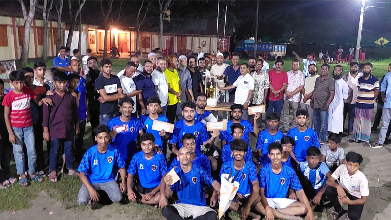বিশ্বকাপ ফুটবলের উন্মাদনায় ঈশ্বরদীর প্রীতি ফুটবল ম্যাচ
