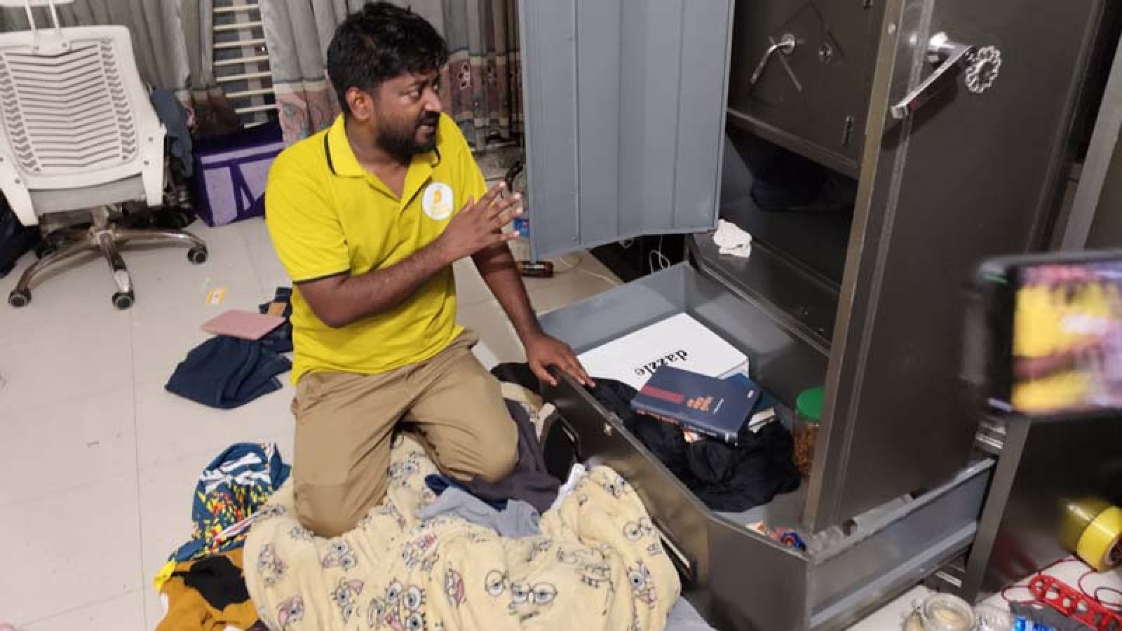পারিবারিক বিরোধের জেরে ‘ম্যাংগো লাভার’ অফিসে হামলা, দুই কর্মচারী গুরুতর আহত