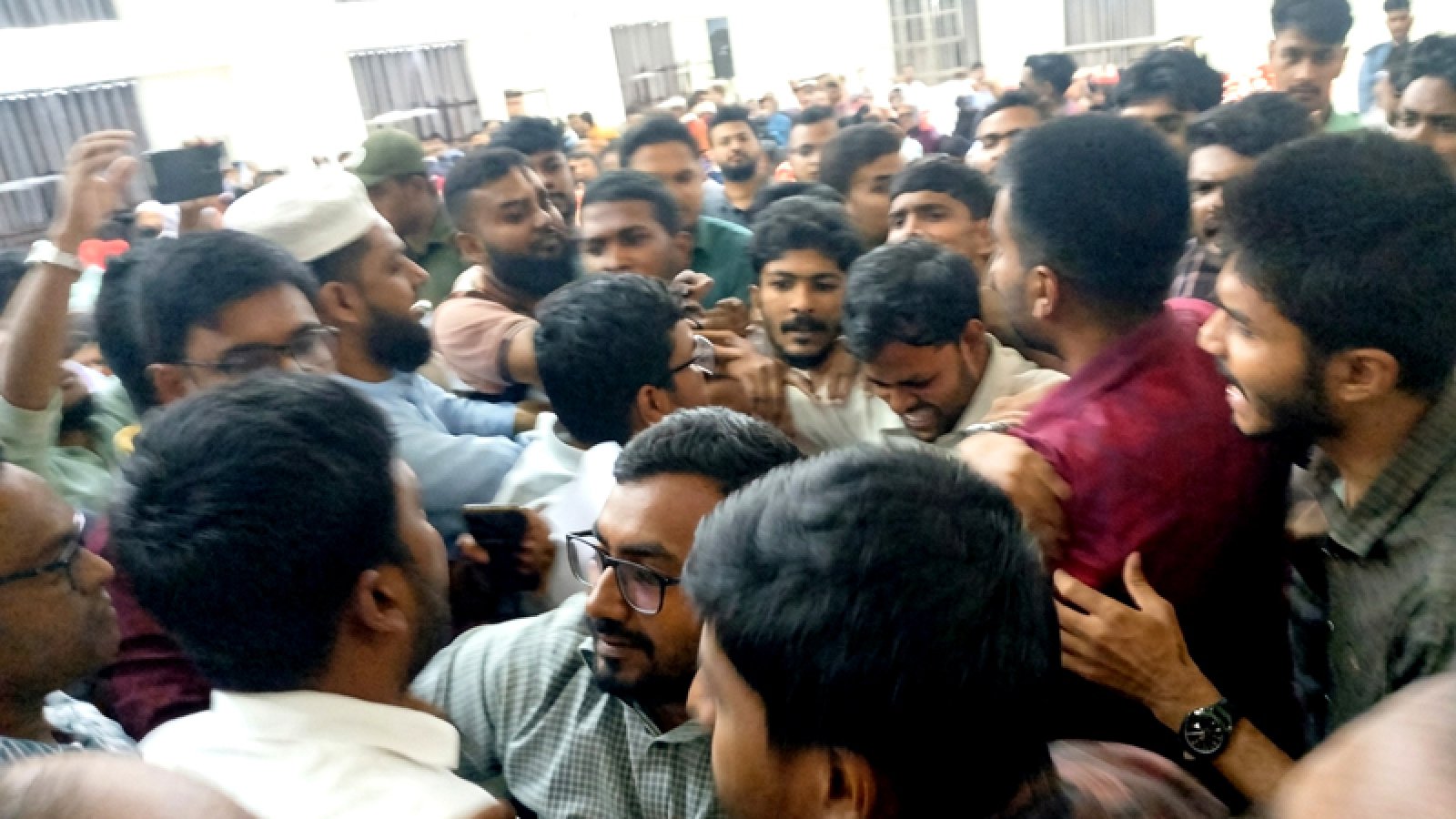 দাওয়াত না পেয়ে পাবিপ্রবিতে জুলাইয়ের অনুষ্ঠান পণ্ড করে দিল ছাত্রদল
