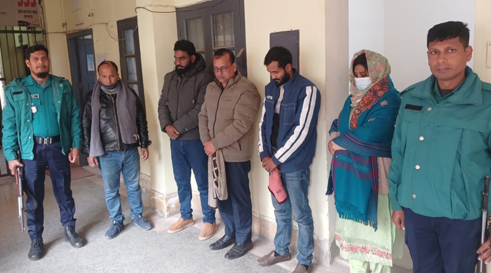 শিক্ষক নিয়োগের প্রশ্নপত্র দেওয়ার নামে প্রতারণা, গ্রেপ্তার ৬