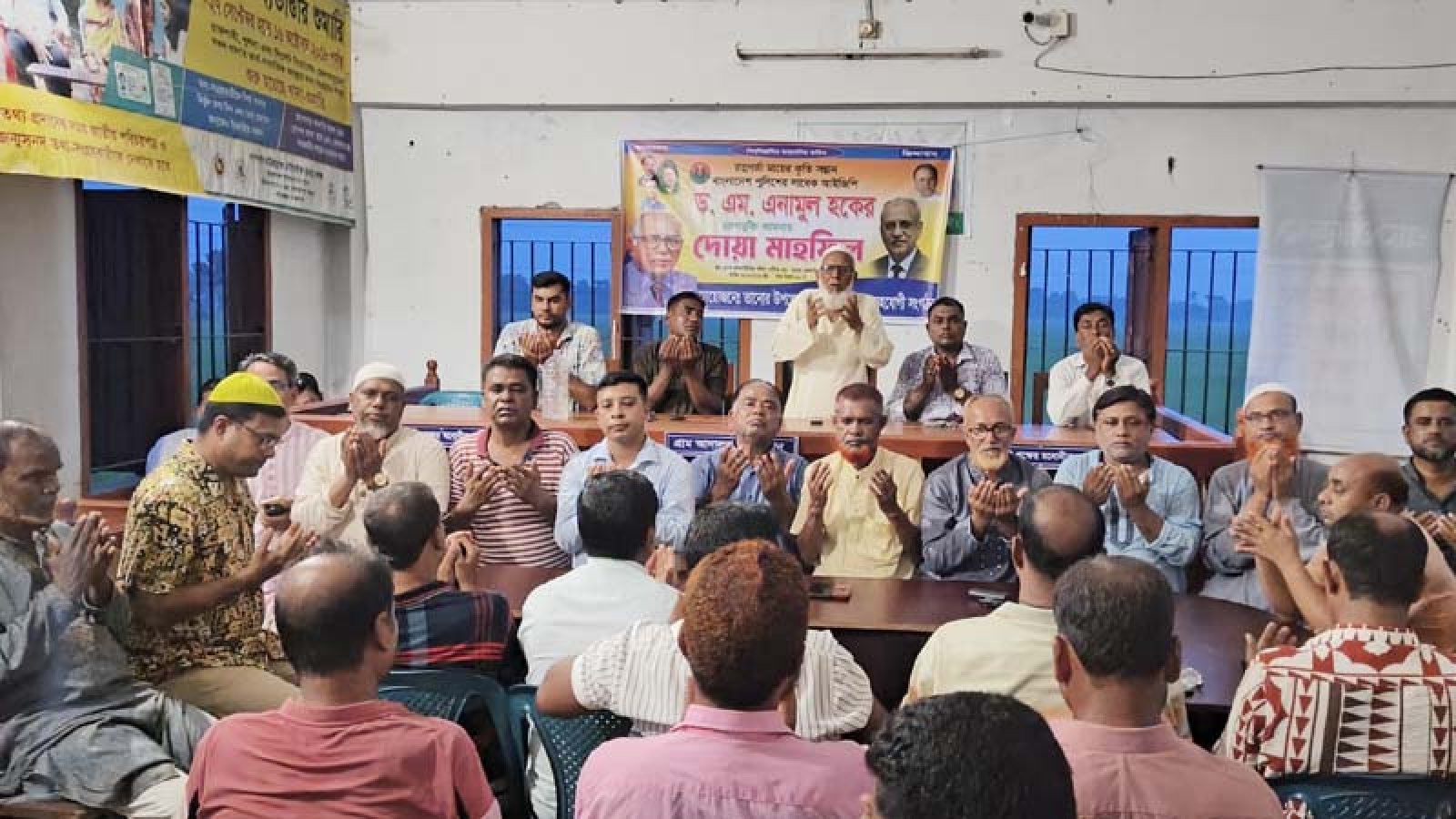 তানোরে সাবেক আইজিপি ড.এম.এনামুল হকের রোগমুক্তি কামনায় দোয়া মাহফিল অনুষ্ঠিত