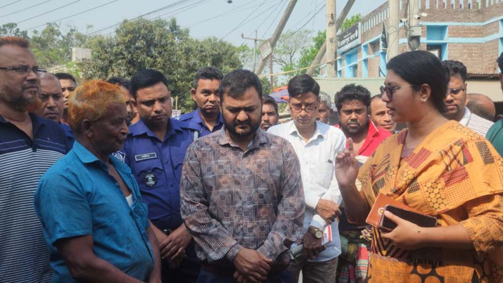 মোহনপুরে অসুস্থ গরুর মাংস বিক্রি করায় ব্যবসায়ীকে জরিমানা