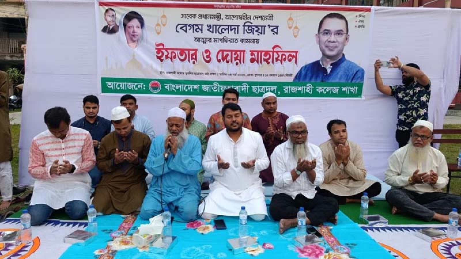 রাজশাহী কলেজ ছাত্রদলের উদ্যোগে খালেদা জিয়ার মাগফিরাত কামনায় দোয়া