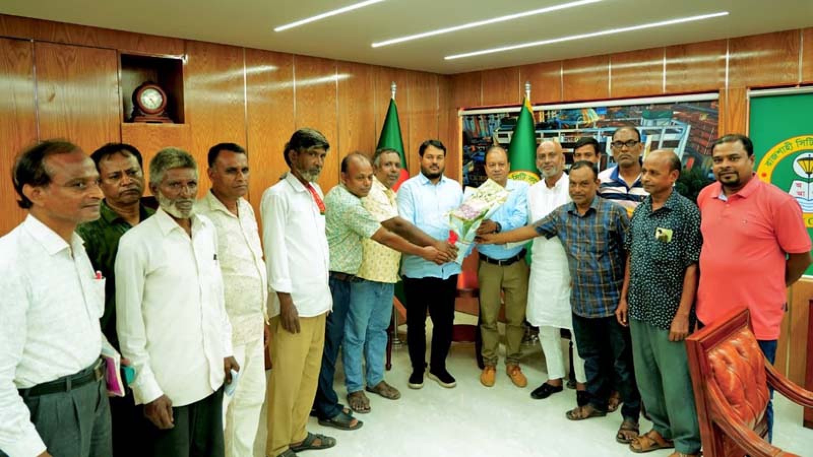 রাসিক প্রশাসকের সঙ্গে জিপিও কর্মচারী ইউনিয়নের নবগঠিত কমিটির নেতৃবৃন্দের সৌজন্য সাক্ষাৎ