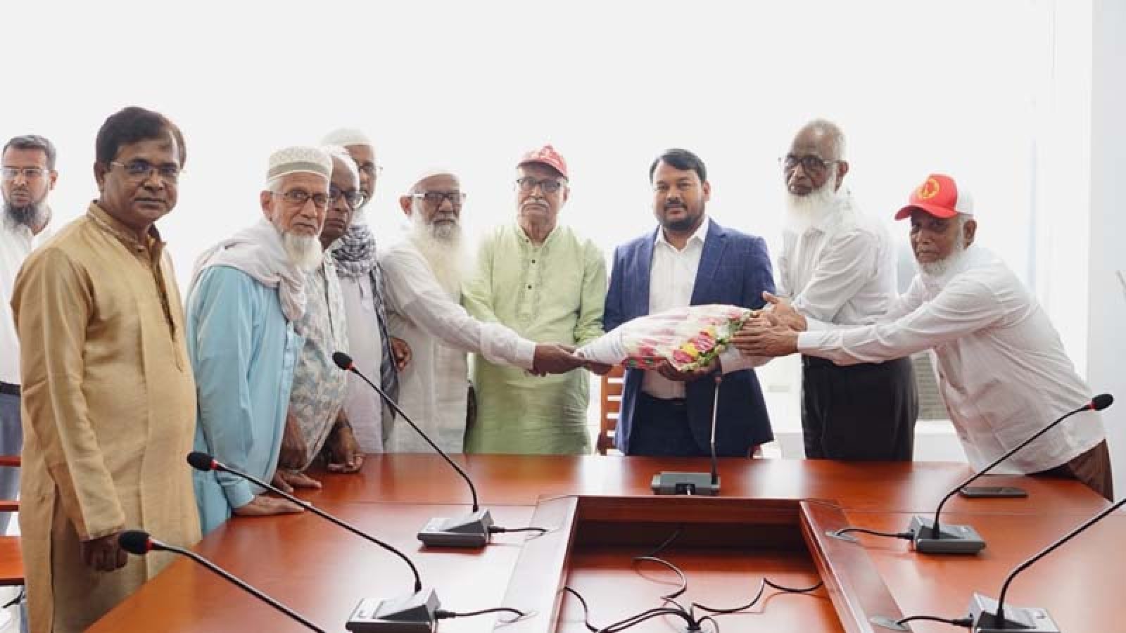 রাসিক প্রশাসকের সাথে বীর মুক্তিযোদ্ধাদের সৌজন্য সাক্ষাৎ