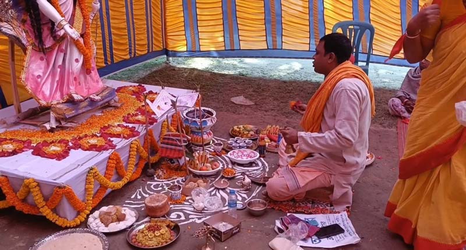 চাঁপাইনবাবগঞ্জে স্বরস্বতী পূজা পালিত