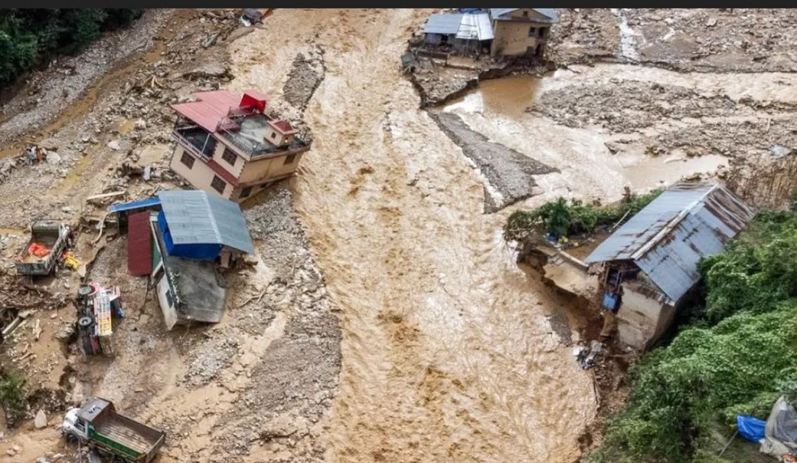 নেপালে আকস্মিক বন্যায় নিহত বেড়ে ৯০৩, নিখোঁজ ৪ হাজারের বেশি