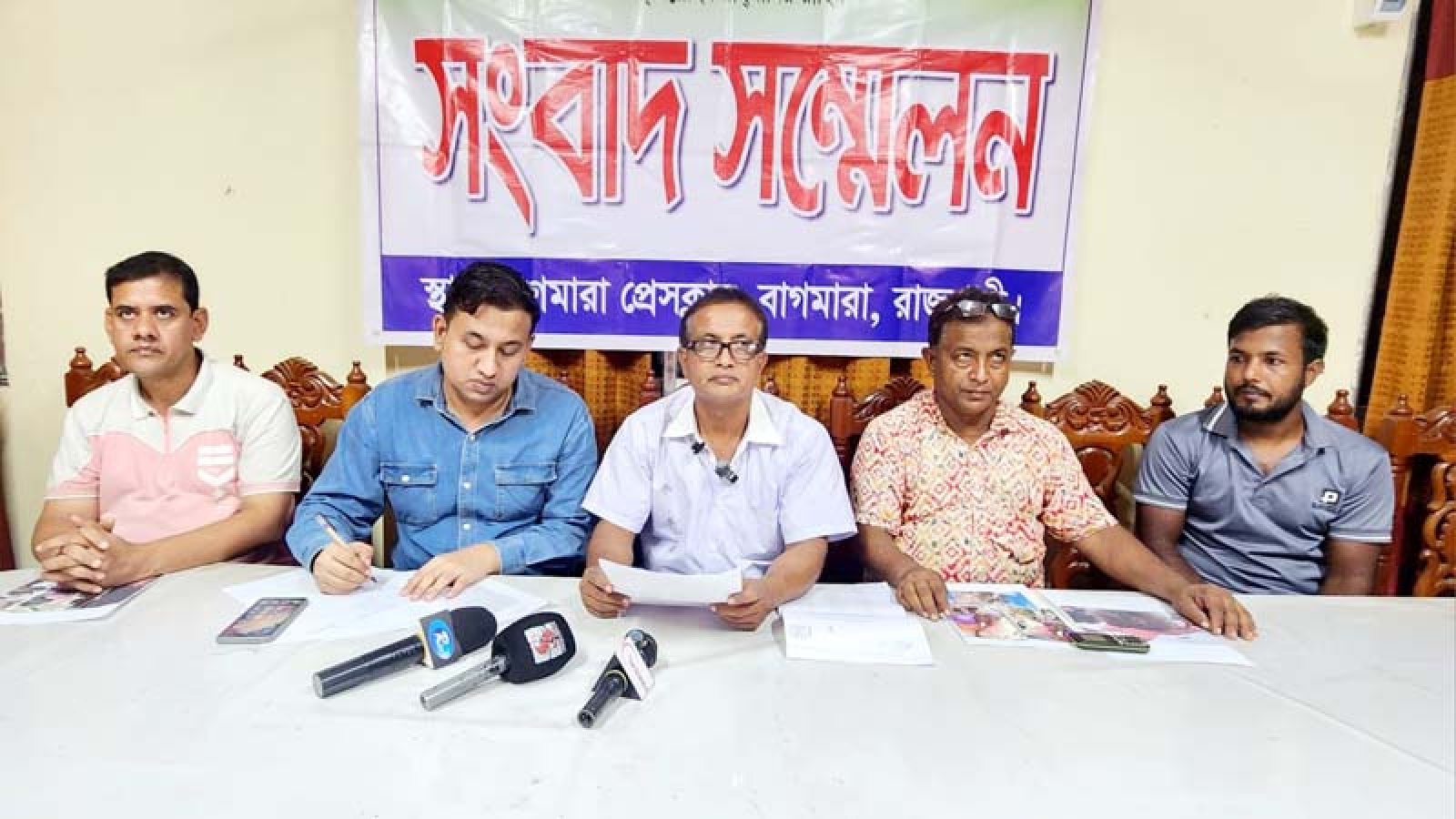 বাগমারায় হামলার মামলার আসামিদের গ্রেপ্তারের দাবি, স্বজনদের সংবাদ সম্মেলন