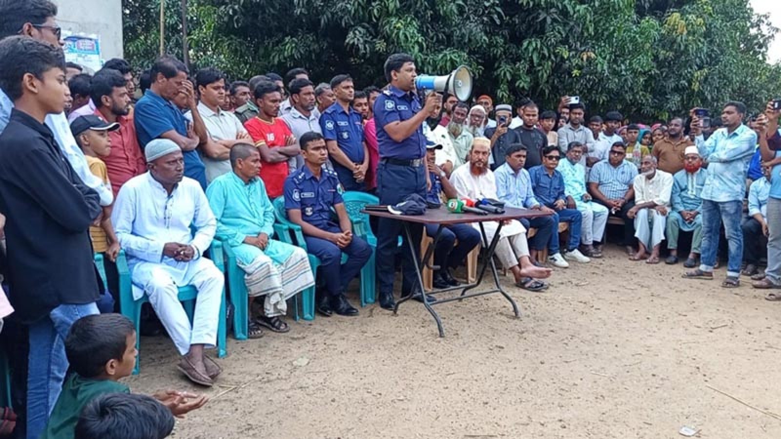 নিয়ামতপুরে চার খুন : তদন্ত নিয়ে গ্রামবাসীর ক্ষোভ, প্রশ্নের মুখে পুলিশ