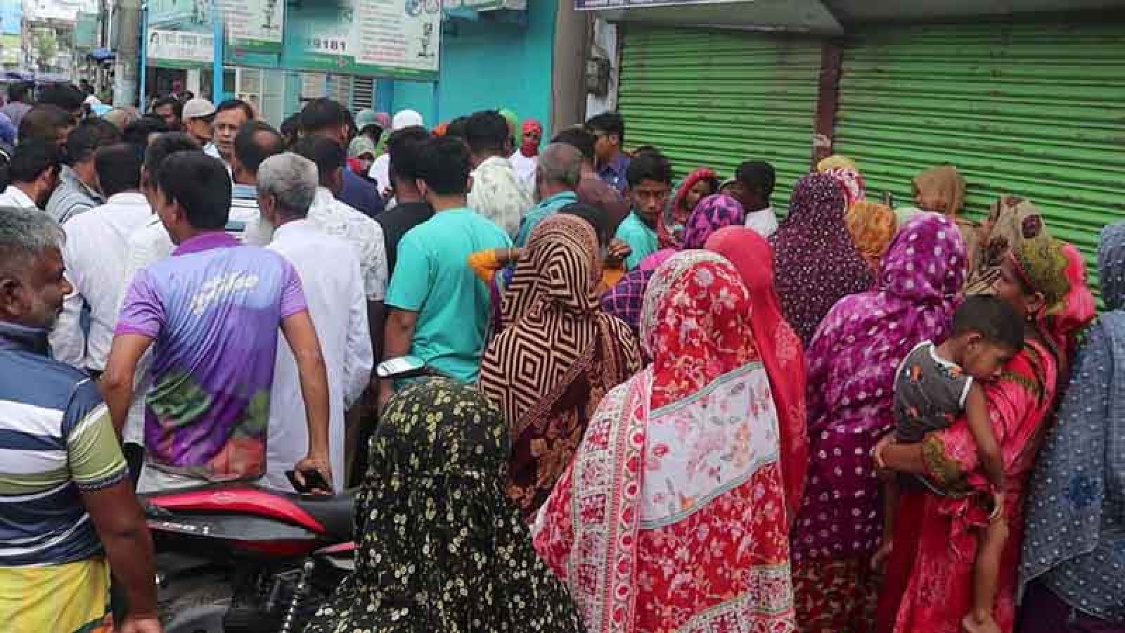নওগাঁয় বিআরটিসি বাসের চাপায় শিক্ষকের মৃত্যু