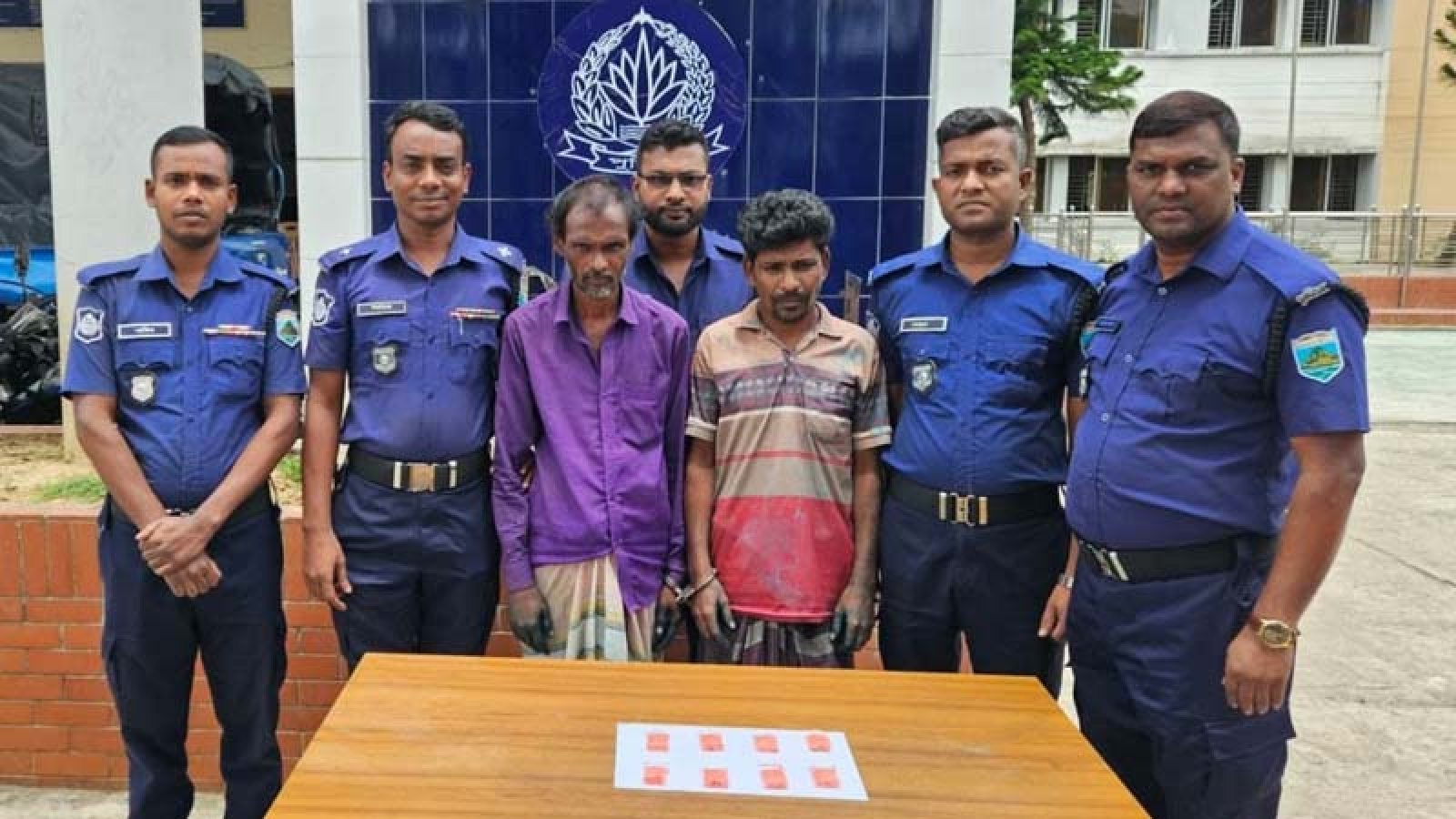 নিয়ামতপুরে ইয়াবাসহ ২ কারবারি গ্রেপ্তার