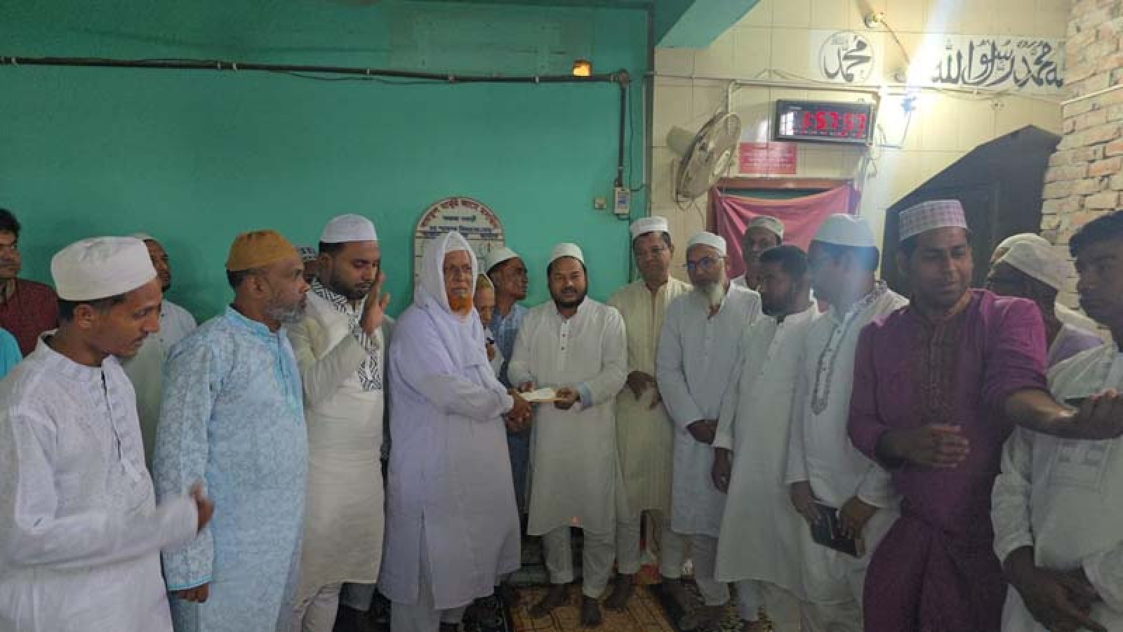 নগরীর বাইতুল মামুর জামে মসজিদের উন্নয়নে ৫ লাখ টাকার অনুদান দিলেন রাসিক প্রশাসক