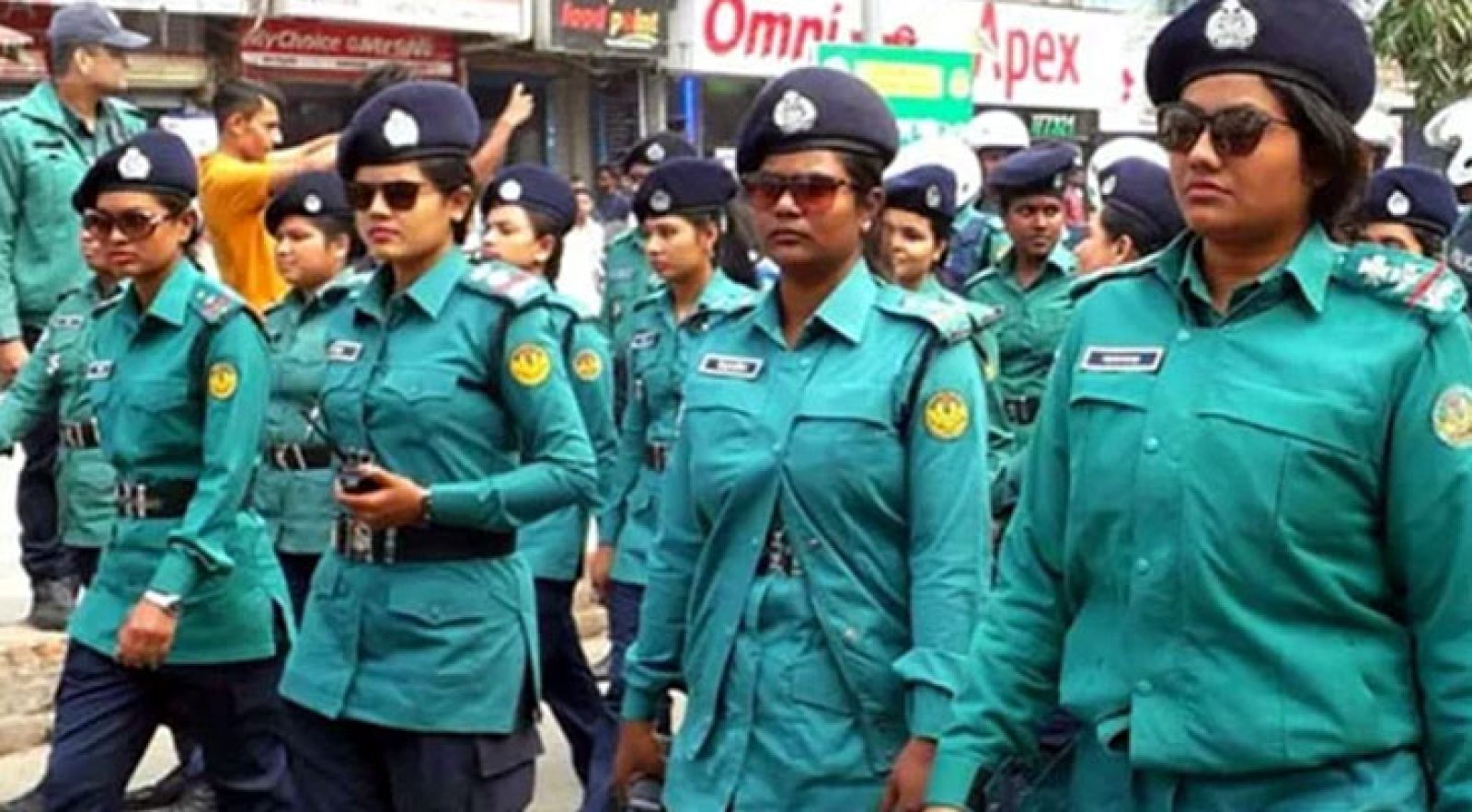 ৯৬ শতাংশ পুলিশ চায় পুরোনো ইউনিফর্ম